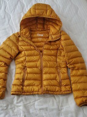 Aritzia TNA Botanie Puffer Jacket In Marigold Yellow
